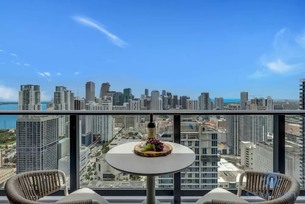 Downtown 2BR Oasis Pool Gym Balcony Views - photo 24