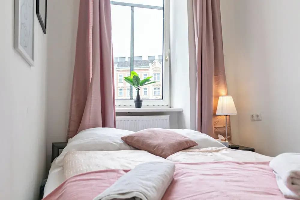 Cozy Room Shared Apt Millennium Tower - photo 18