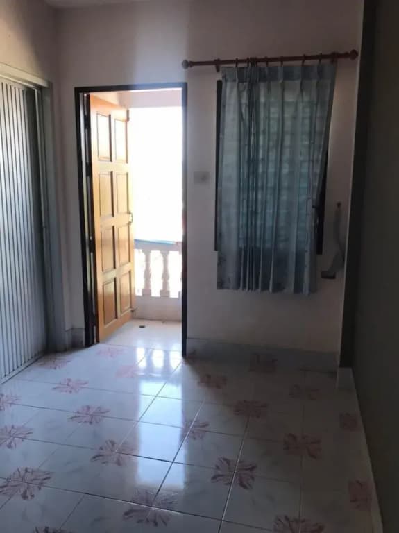 On Lee Apartment - photo 2