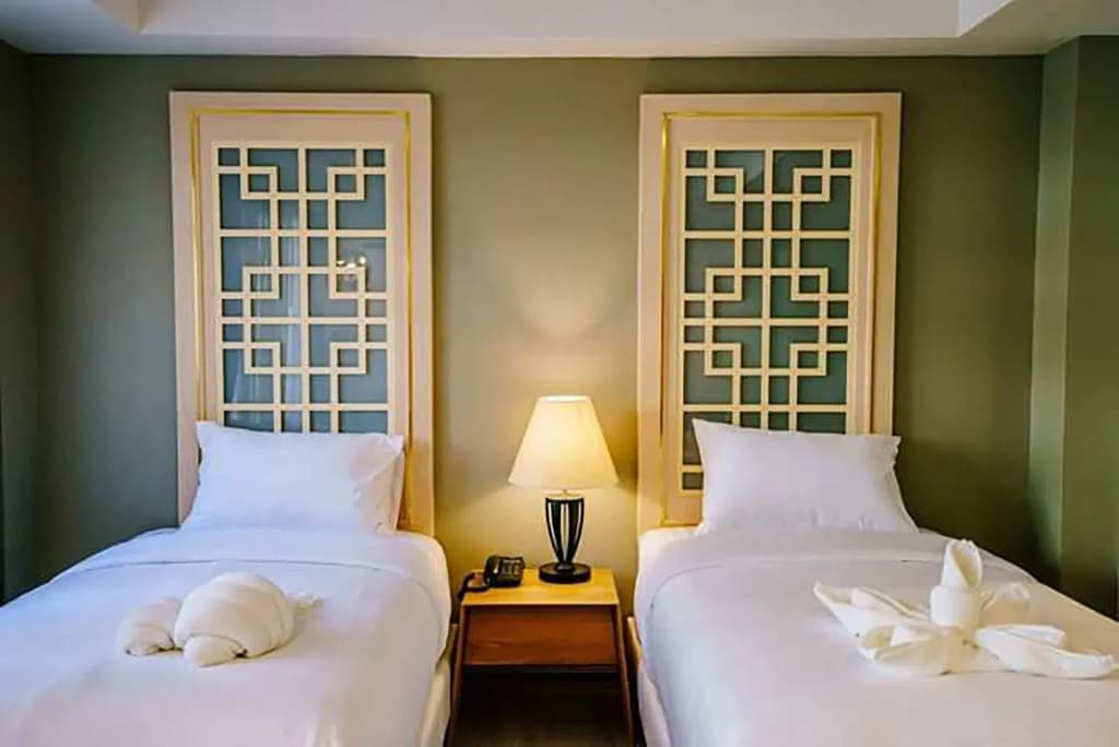 Moon Dragon Hotel - photo 4