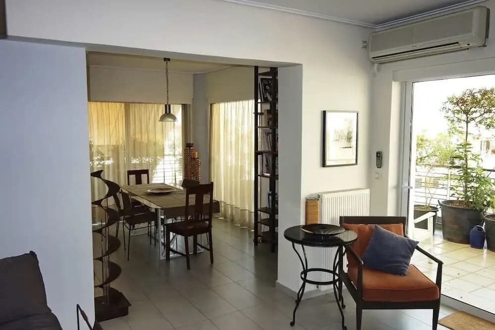 Beautiful 4flr 2bdr and Parking - photo 8
