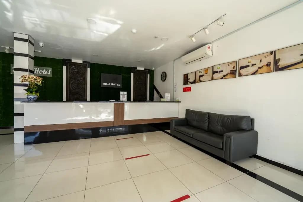Mary J Hotel Family 10 pax room - main photo