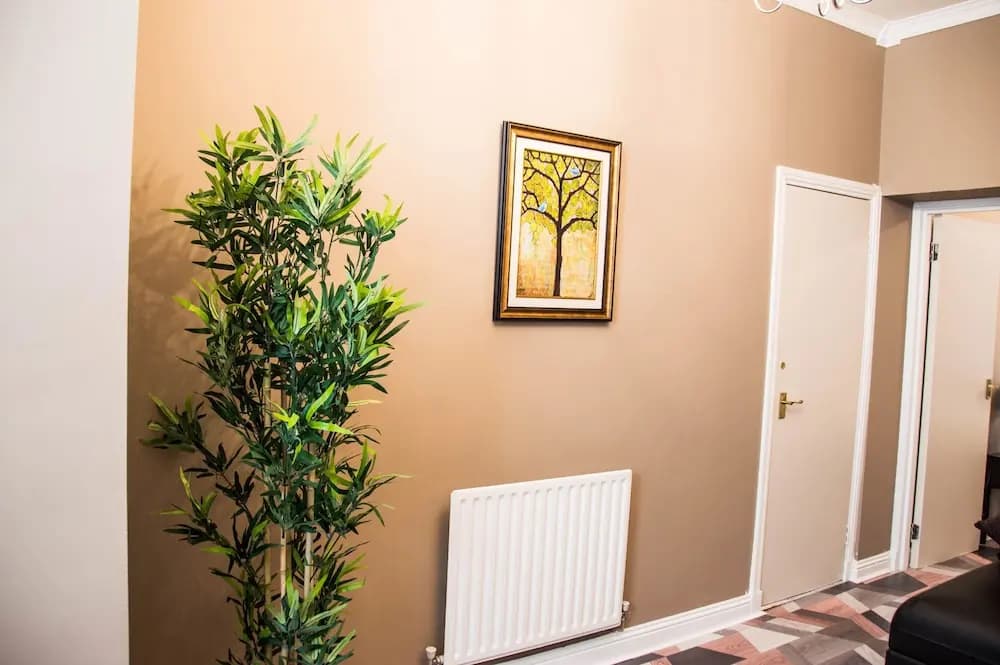 Montgomery Apartments - Crighton - photo 12
