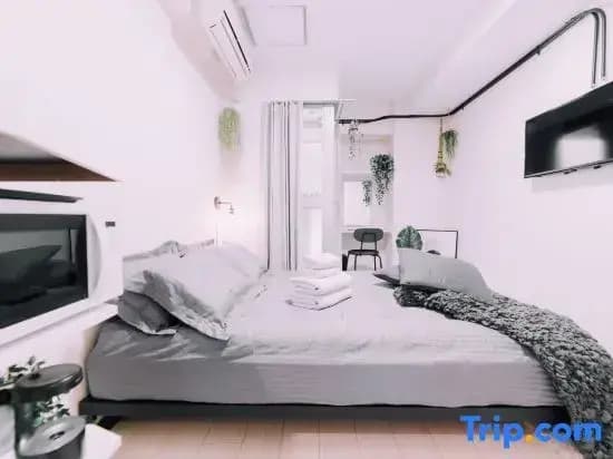 Minimalist Loft 2: Namba Compact Studio & 24/7 Gym - photo 2