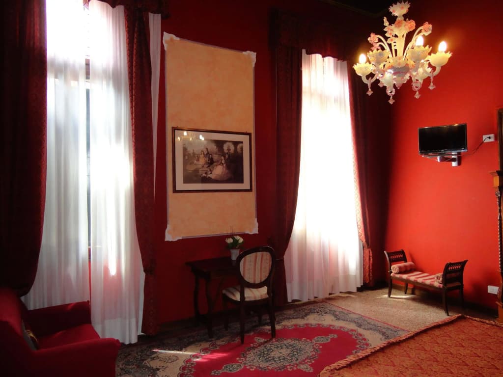 Lion Morosini Palace - photo 2