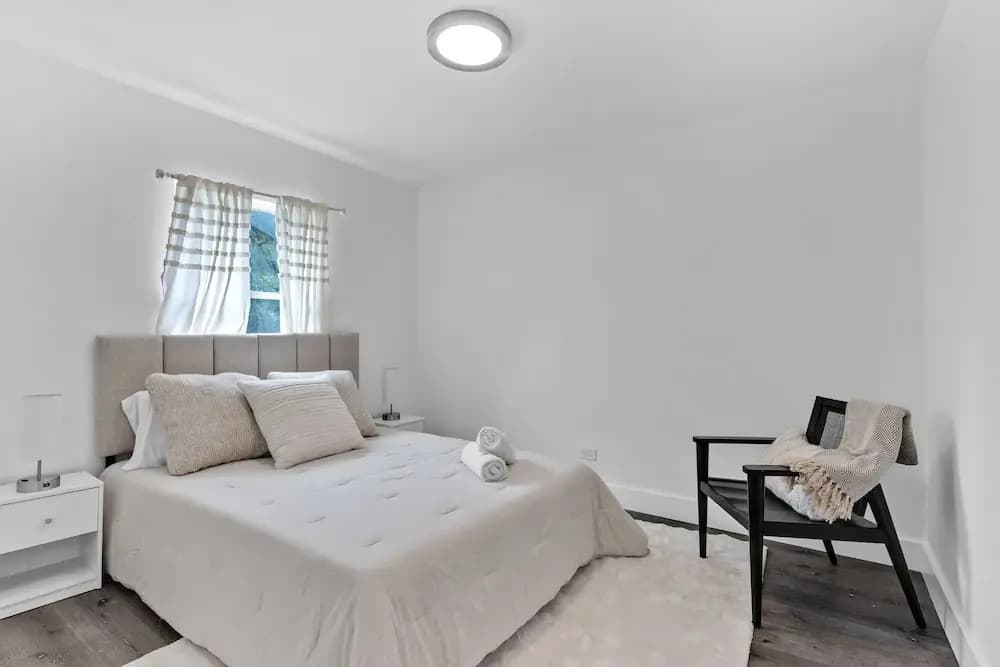 Upper Design District 3BD Home w/Jacuzzi and Backyard - photo 19