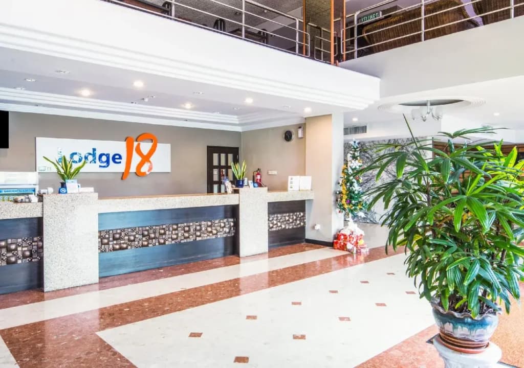Lodge 18 Hotel - photo 2