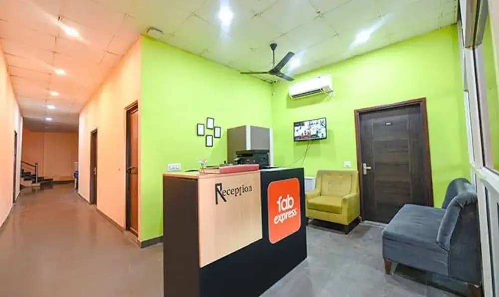 FabHotel Royal Discovery - photo 1