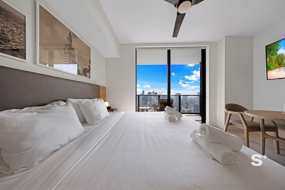 46th-Floor High-Rise Studio - Pool & Gym - photo 6