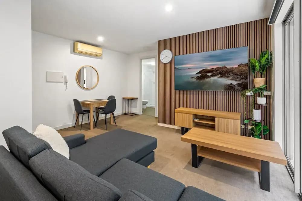 Cosy 1-bed With Balcony in Trendy St Kilda - photo 1