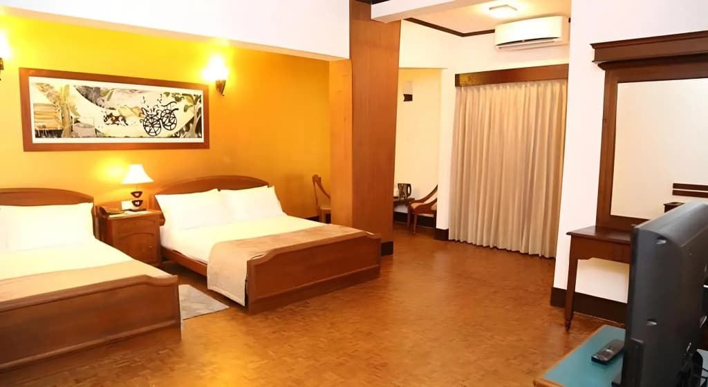 Hotel Sapphire - photo 6