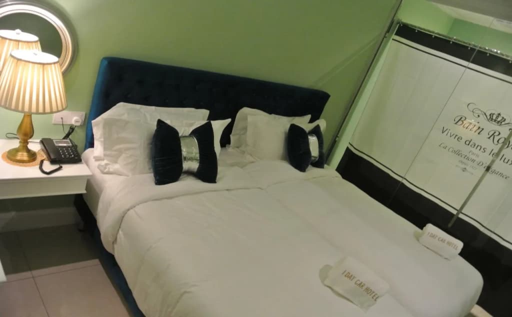 1 Day Car Hotel Station 18 - photo 29