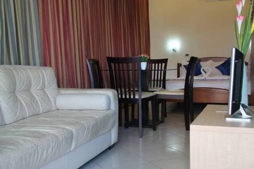 Chanisara Guesthouse - photo 13