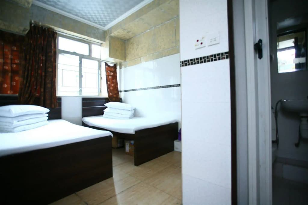 H.K Commercial Inn - photo 11