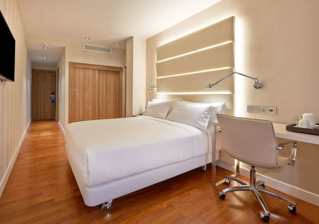 NH Barcelona Les Corts - photo 7