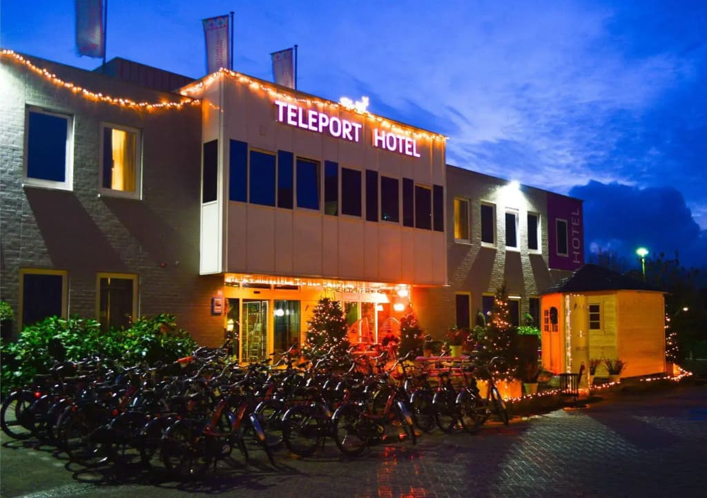 Amsterdam Teleport Hotel - photo 1
