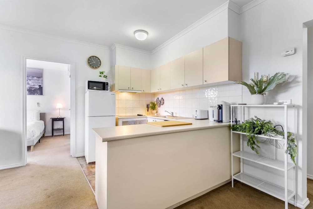 Chic 2-bed Apartment Near Albert Park - photo 10