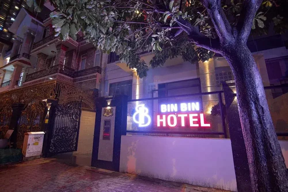 Bin Bin Hotel 14 - Near Vstar School D7 - photo 1