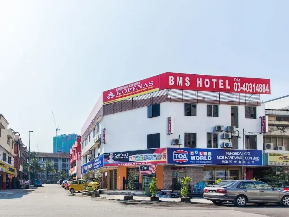 OYO 423 BMS Hotel - main photo