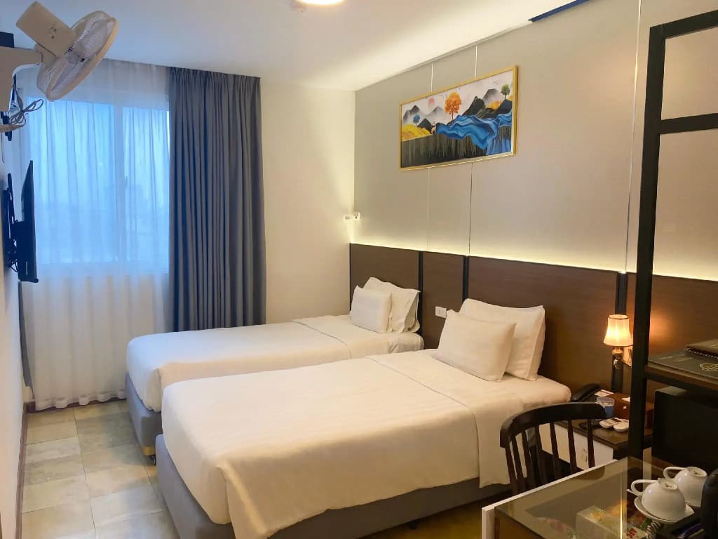 A25 Premium Hotel - 12 Ngo Si Lien - photo 2