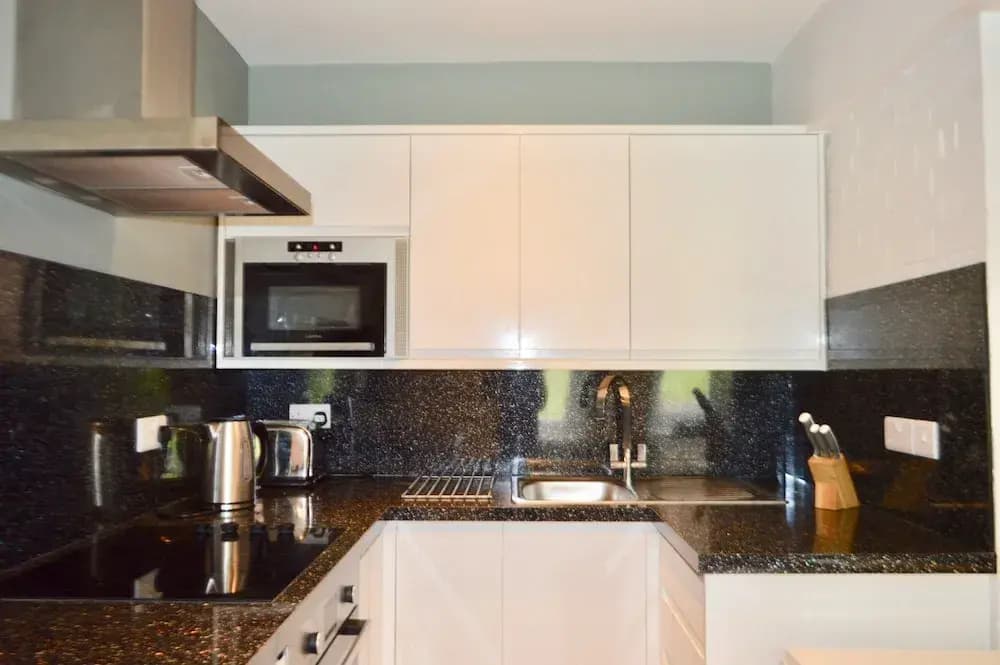 Edinburgh Modern and Central Flat - photo 8