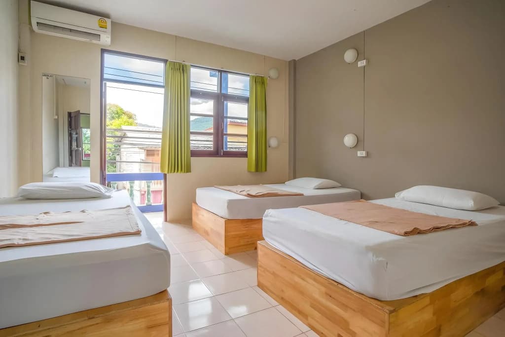 Echo Beach Hostel - photo 4