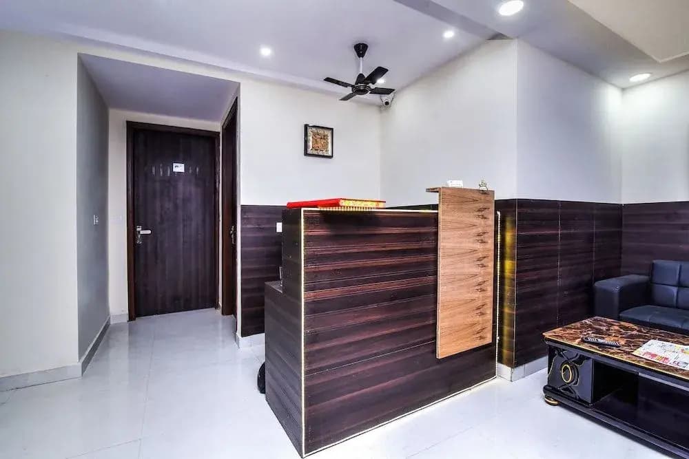 OYO 24236 Q Hotel - photo 14