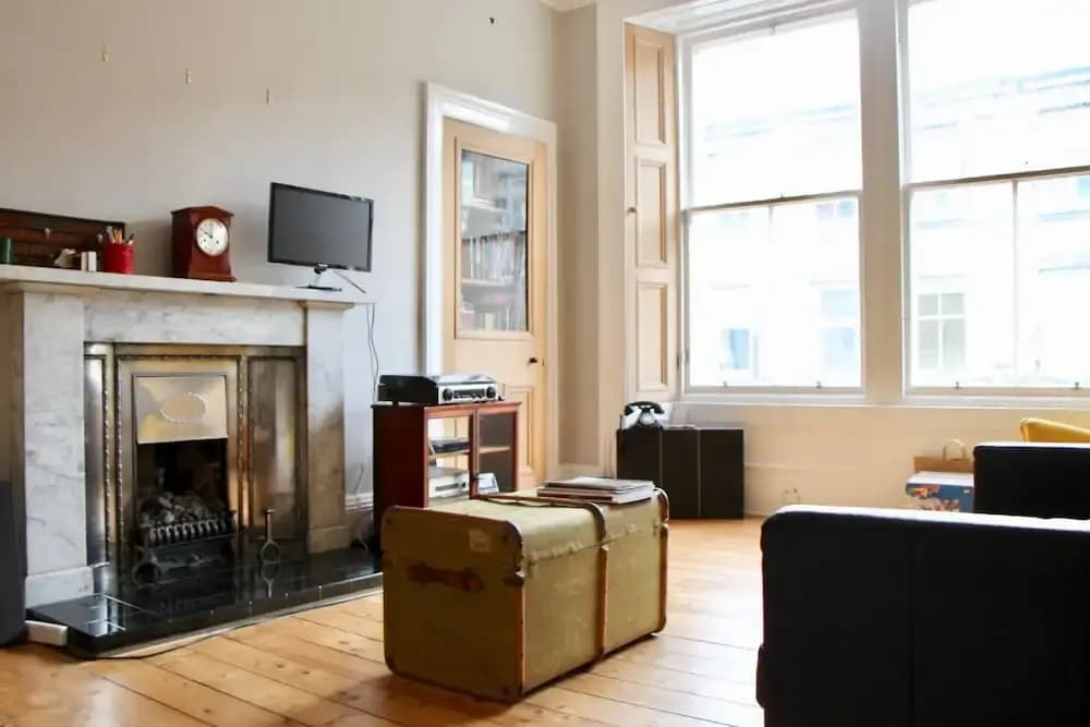 Refurbished Victorian Flat in City Centre - photo 4
