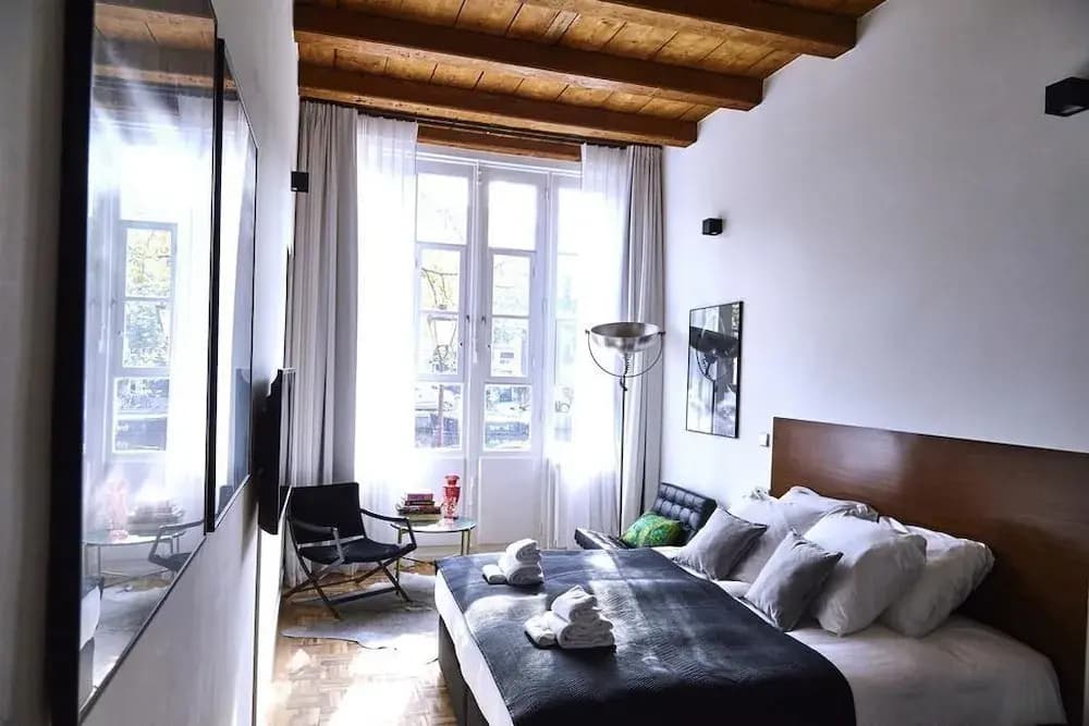 Downtown Room In Canal District - photo 2