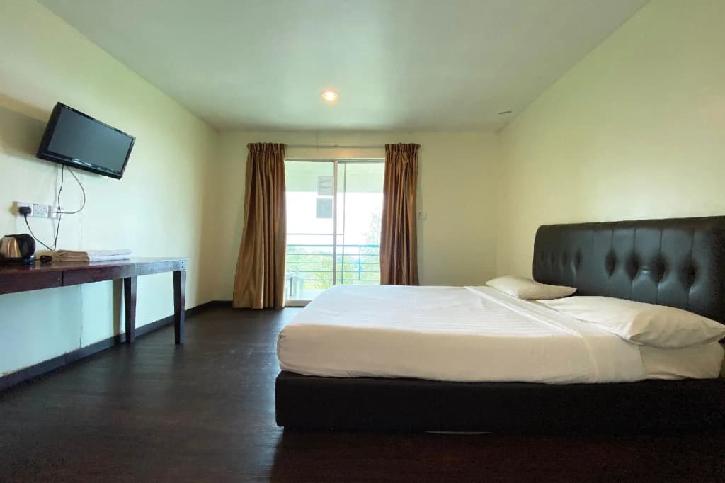 Rocky Mountain Lodge - photo 2