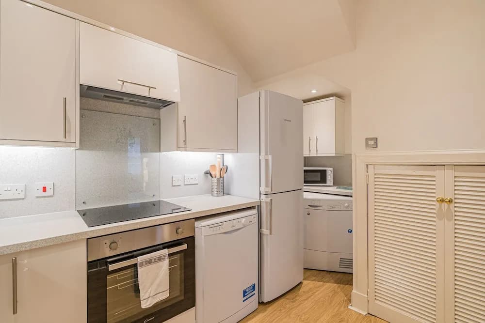 2 Bed Grassmarket Apartment - photo 11