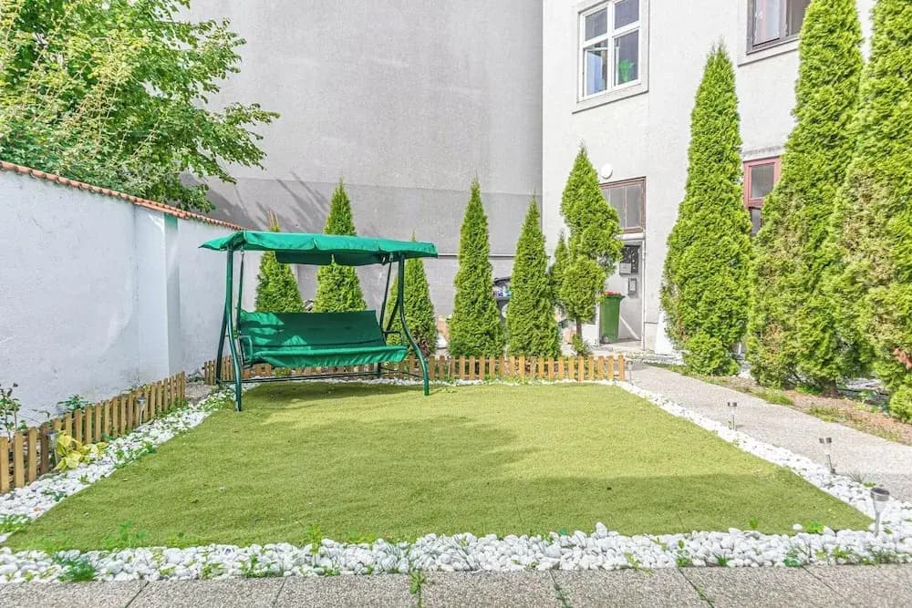 Charming 1BR Getaway Central Meidling - photo 9
