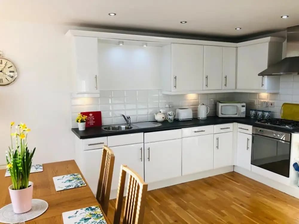 Remarkable 2 Bed Apartment in Edinburgh - photo 12