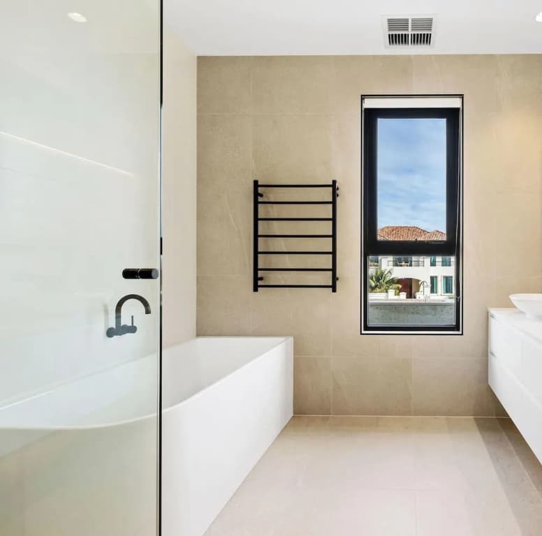 Bayview Luxe Entertainer Pool World Class View - photo 1