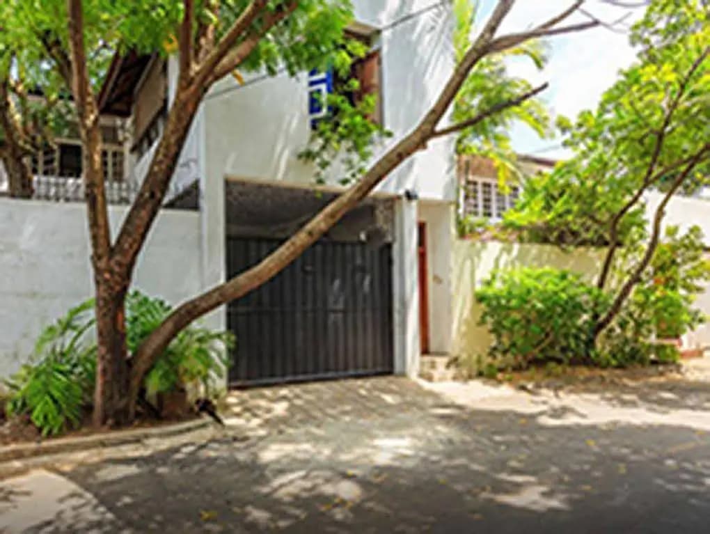 Colombo 7 - A Charming White Room - photo 9