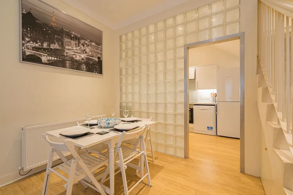 2 Bed Grassmarket Apartment - photo 14