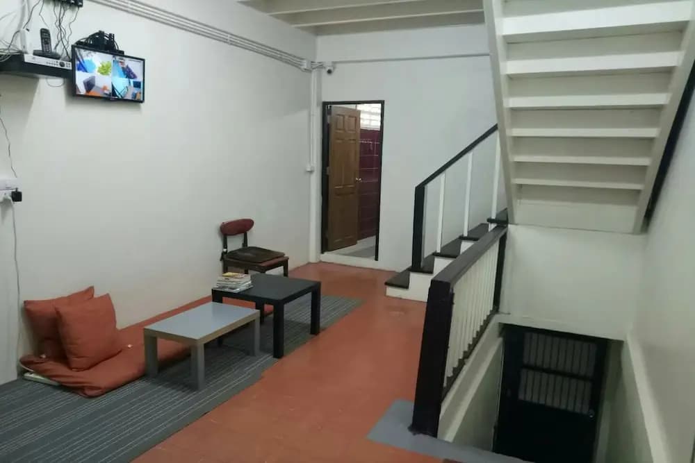First Inn On Nut - Hostel - photo 11