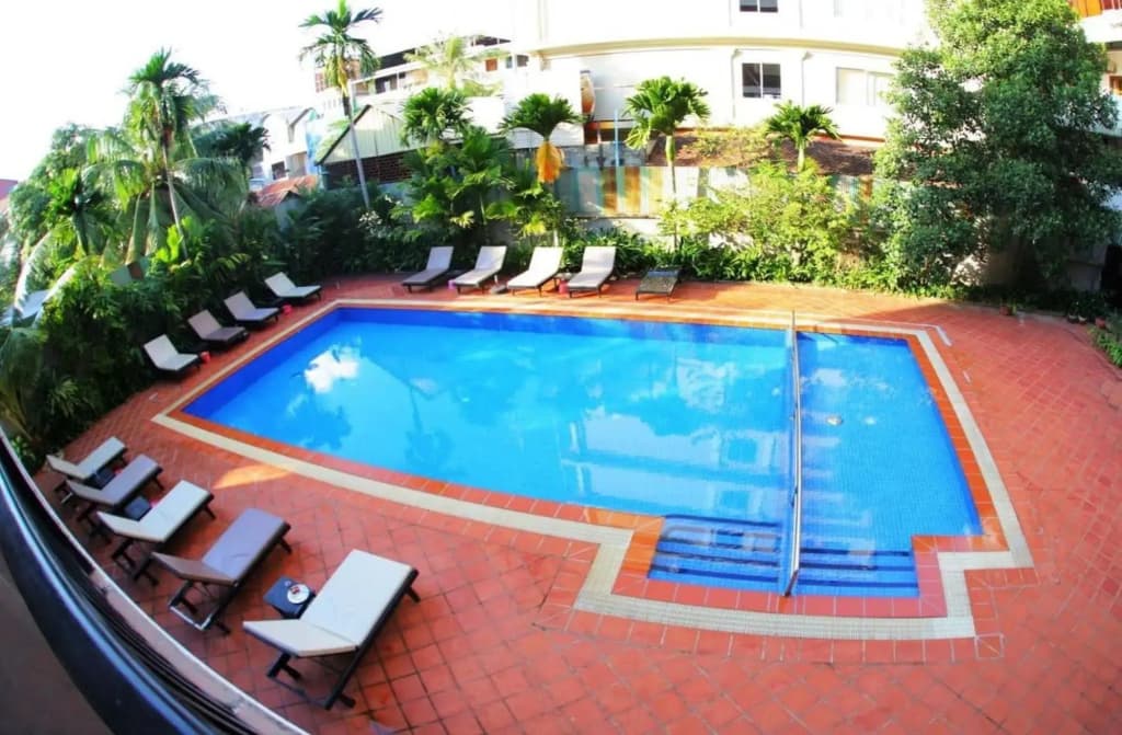 Freedom Hotel - photo 11