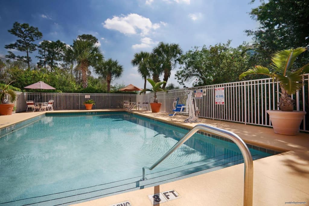 Best Western Plus Universal Inn - photo 20