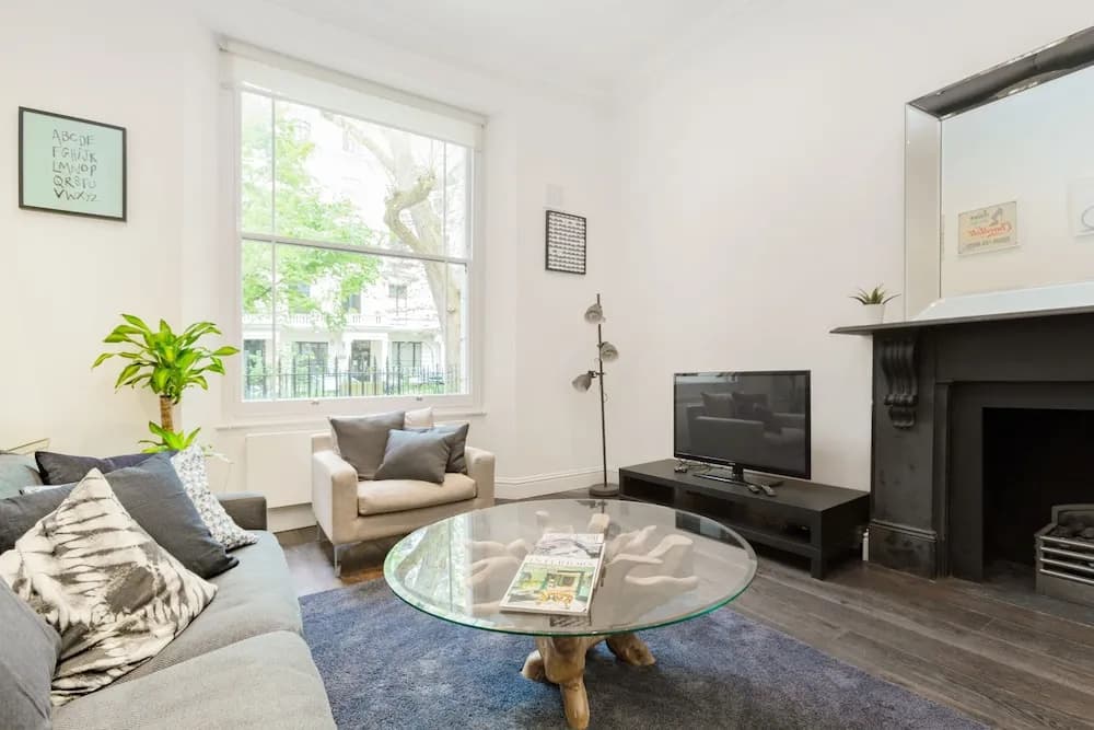 2 Bdr Queens Gardens by the Residences - photo 3