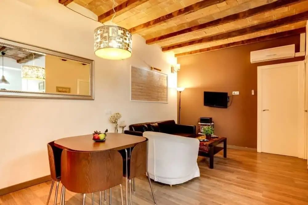 Modern 2 Bed Flat in Trendy Poble Sec - photo 12