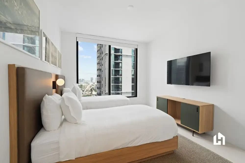 Stylish Apartments with Partial Ocean Views in Downtown - photo 9
