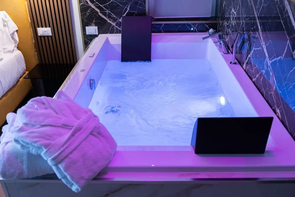 AlbaDea Suite&Jacuzzi - photo 11