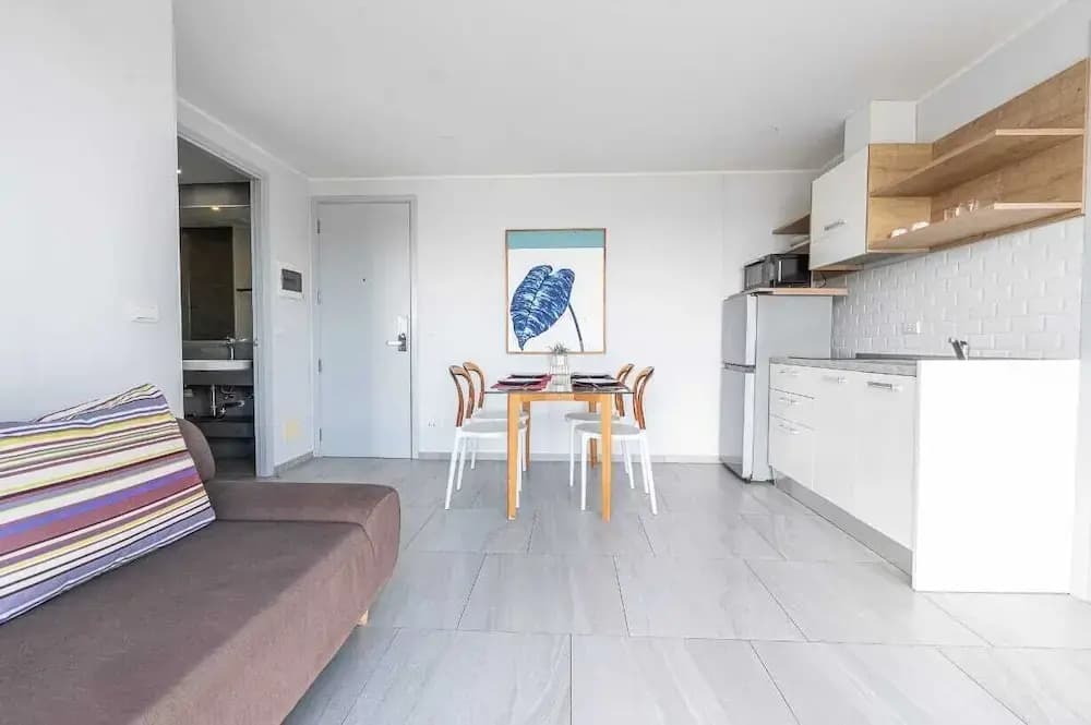Sleek 2 Bed Apt T2-818 - photo 3