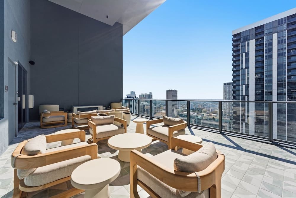 2BR + Den Downtown Miami for 5 - photo 6