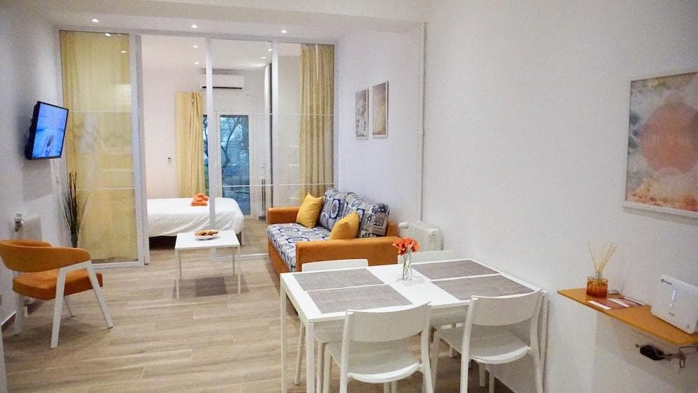Spacious Peaceful Studio with Garden Patio - photo 2
