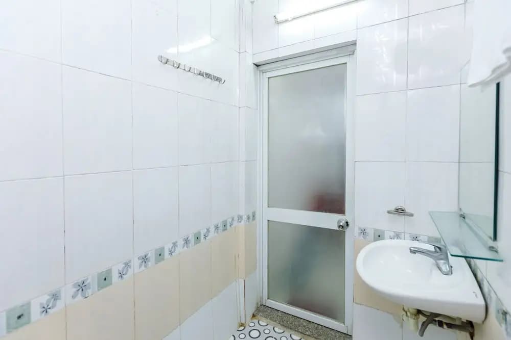 OYO 604 Queen Hotel - photo 10