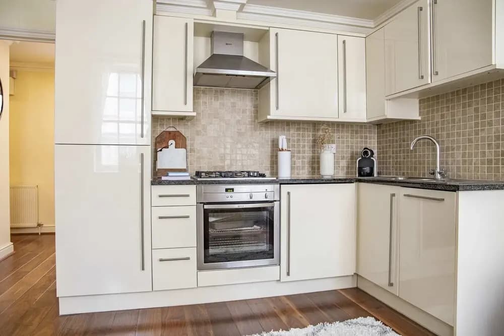 Charming Charing Cross Flat - photo 11