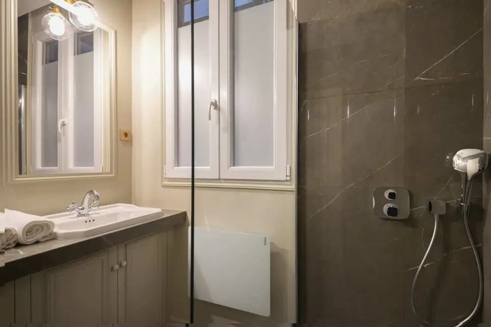 Modern and Cosy Flat in the Heart of Paris - photo 4
