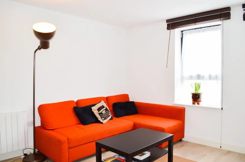 Spacious 2 Bedroom Home - photo 4